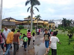 Libur Lebaran, Istana Maimun Medan Ramai Pengunjung 