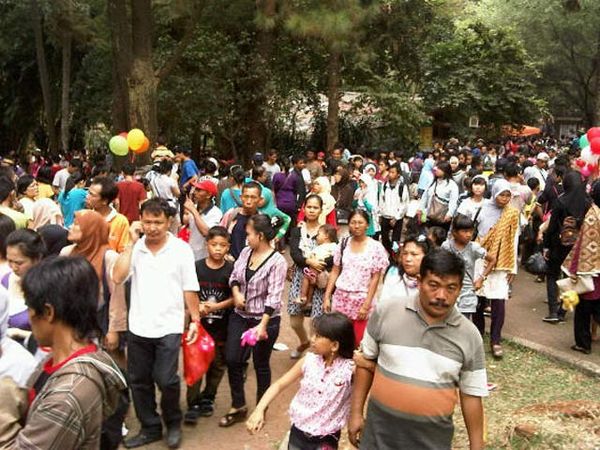 Ragunan Ramai Pengunjung