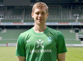 Gabung Arsenal, Mertesacker Pakai No. 4