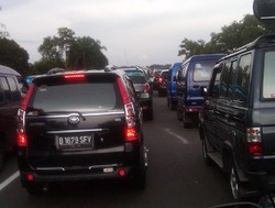 Hari Kedua Lebaran, Arus Mudik di Tol Pejagan Masih Padat