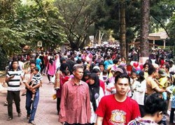 Puncak Pengunjung Ragunan Diprediksi Sabtu & Minggu