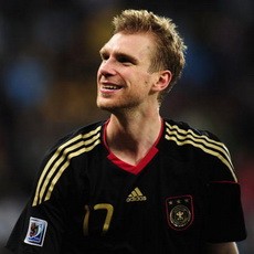 Mertesacker Datang Bukan Karena Tragedi Old Trafford