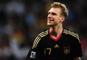 Mertesacker Datang Bukan Karena Tragedi Old Trafford