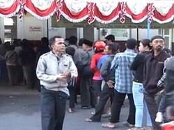 Antre Tiket KA Sejak Dini Hari, Ratusan Orang di Kediri Telantar