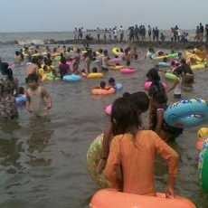 Murah Meriah, Pantai Ancol Dibanjiri Ribuan Orang