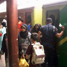Hanya Separuh Penumpang yang Tiba di Stasiun Senen