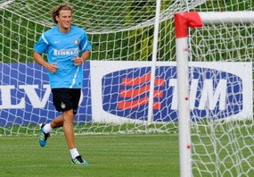 Inter Minus Forlan di Fase Grup Liga Champions
