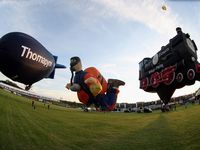 Balon-balon Udara Unik Mengudara