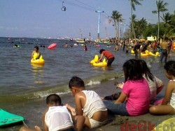 Murah Meriah, Pantai Ancol Dibanjiri Ribuan Orang