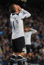 Spurs Ditinggal Van der Vaart 6 Pekan