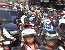 200 Kendaraan Per Menit, Pertigaan Mengkreng Mengular 10 Km