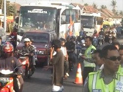 Pulang Silaturahmi Lebaran, Bocah ABG Tewas Terlindas Bus di Magelang