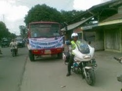 Polisi Kawal Mobil Tangki Distribusi BBM di Sumatera Utara