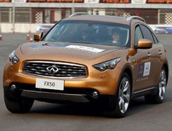Infiniti FX50 Ala Vettel Bisa Berlari Hingga 300 Km/Jam