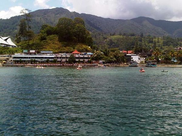 Berlibur di Danau Toba 