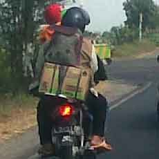 Pemudik Bermotor Masih Ramaikan Jalan Kalianak di H+4 Lebaran