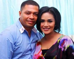 Melahirkan, KD Namai Bayinya Ariannha Amora