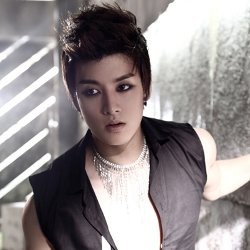 Eli U-Kiss Cedera Lutut Saat Latihan