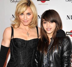 Madonna Dituntut Karena Merek Material Girl