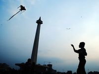 Menikmati Akhir Libur Lebaran di Monas