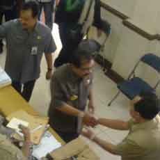 Gubernur Sidak Ruangan Pegawai Pemprov Jatim