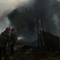 Kebakaran Home Industry Fiber Diduga dari Rumput yang Terbakar