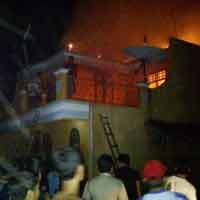 Rumah Mewah Terbakar, Dua Orang Tua Berhasil Diselamatkan