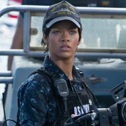 Persiapan Film Perdana, Rihanna Latihan Militer