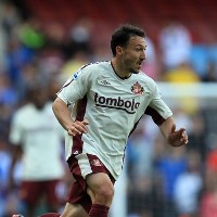 Malbranque Pensiun untuk Rawat Anak