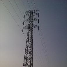 Seorang Wanita Panjat Tower Sutet di Stasiun Tanah Abang