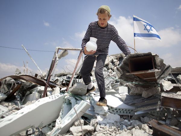 Pemukiman Ilegal Yahudi Digusur