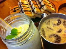 Nikmatnya Ngemil Choco Kaya Toast plus Es Kopi Tarik