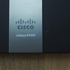  Linksys E4200, Router Nirkabel Ideal untuk Jejaring Rumahan
