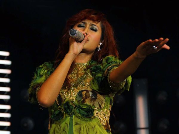 Melinda Kembali Bernyanyi