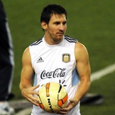 Biarkan Messi Bahagia di Lapangan