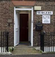 Suster Palsu Tertangkap Setelah Rawat 1.400 Pasien