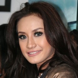 Shinta Bachir Pacaran dengan Vicky Nitinegoro?