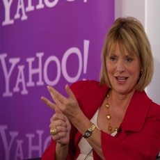 CEO Yahoo Dipecat via Telepon