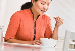 Makan Minimal 4 Jam Sebelum Tidur Bisa Mengurangi Heartburn