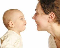 Ingin Anak Pintar Bicara? Ajari 2 Bahasa Sejak Bayi