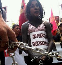 Kelompok Anti Sri Mulyani Beraksi di Kantor Wapres dan BI