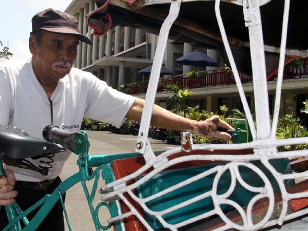 Anak Sopir Becak Lulus Dokter di UGM