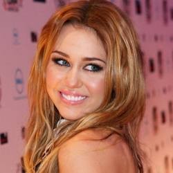 Miley Cyrus Ingin Lebih Tau Tentang Seks