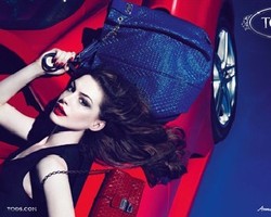 Anne Hathaway Jadi Ikon Terbaru Tods