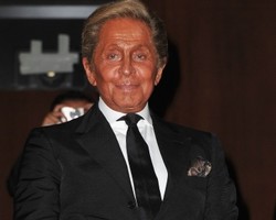 Desainer Valentino Ingin Kisah Hidupnya Masuk Broadway