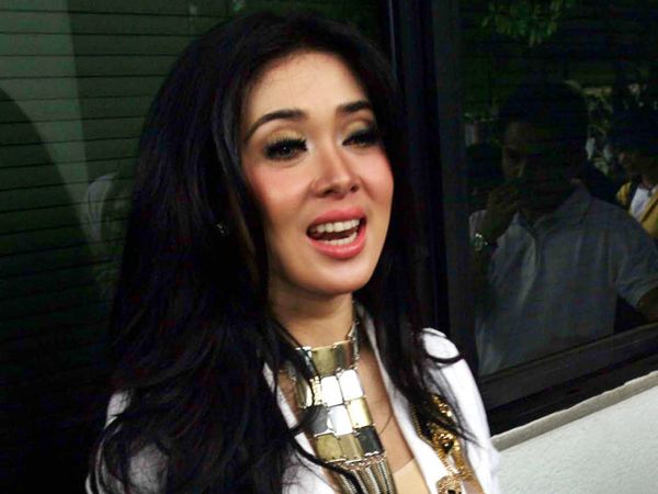 Syahrini Putih-putih