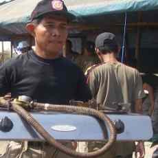 PKL Nambangan Pasrah Saat Lapaknya Dibongkar Satpol PP 