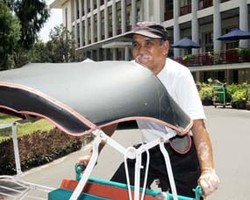 Suyatno, Bermodal Becak Sekolahkan Anak Hingga Lulus Dokter di UGM