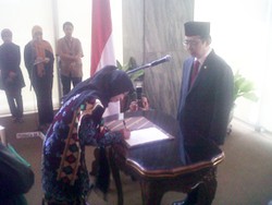 Diambilnya Sumpahnya, Pengganti Nazaruddin di DPR Grogi