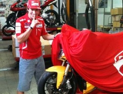 Nicky Hayden Bocorkan Motor Ducati Terbaru 